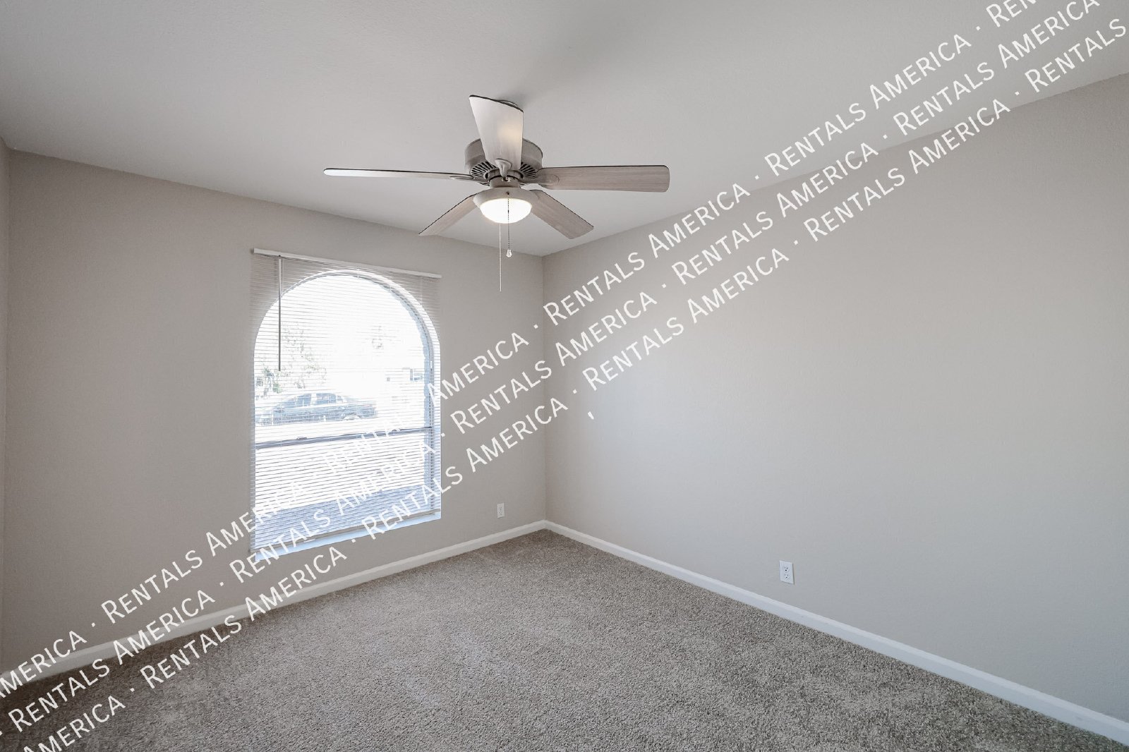 No HOA  Diving Pool  Mesa Home- 3 bedrooms 2 bath property image