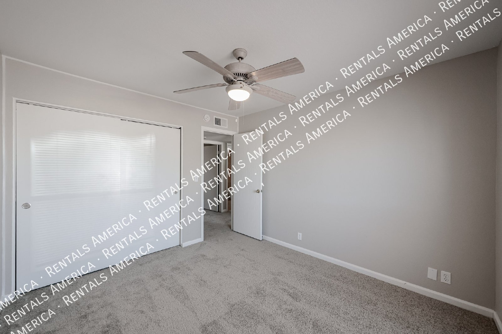 No HOA  Diving Pool  Mesa Home- 3 bedrooms 2 bath property image