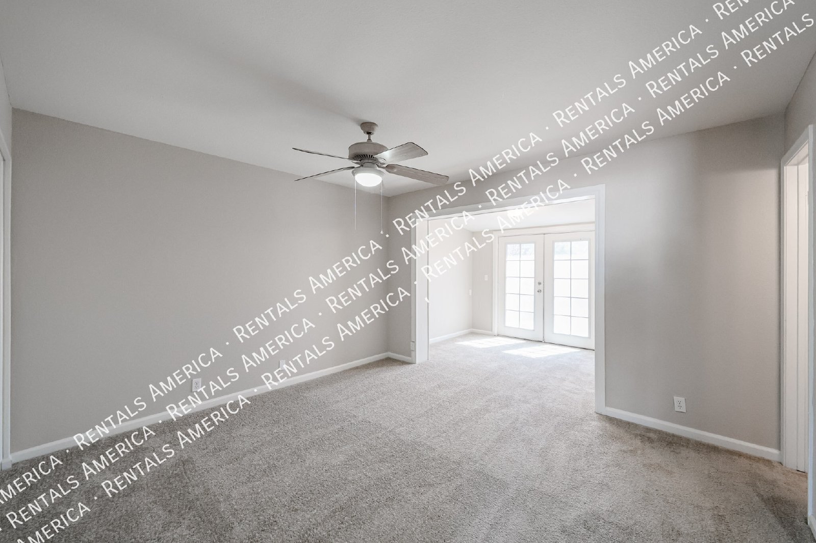 No HOA  Diving Pool  Mesa Home- 3 bedrooms 2 bath property image