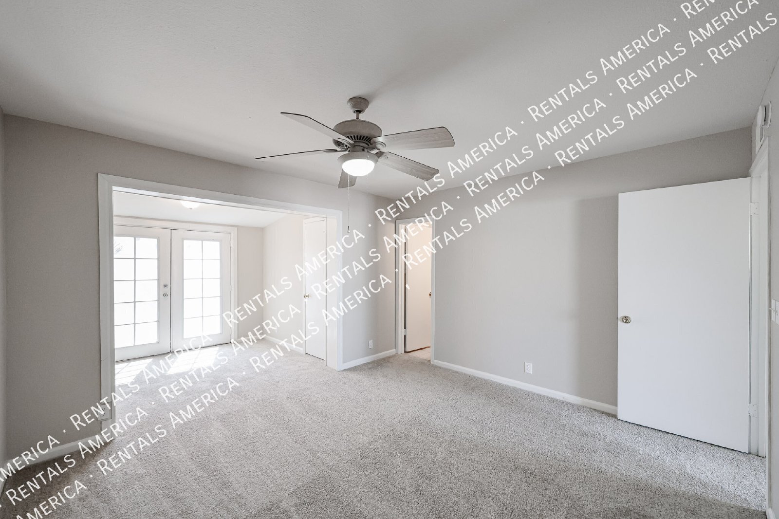 No HOA  Diving Pool  Mesa Home- 3 bedrooms 2 bath property image