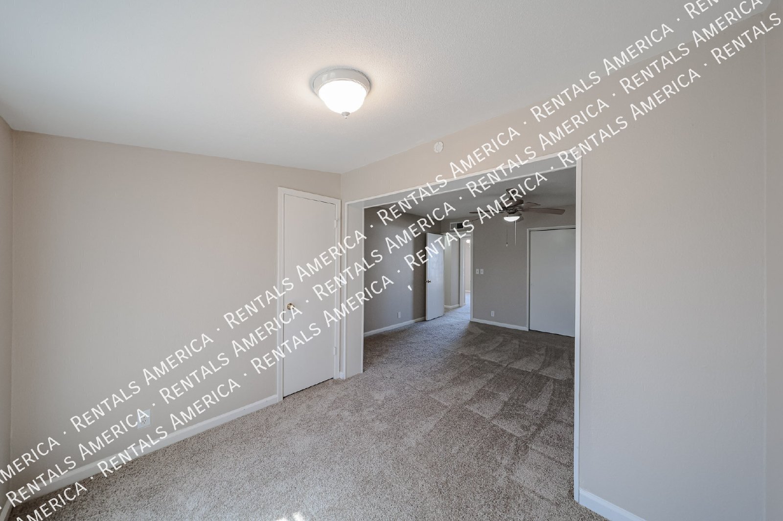 No HOA  Diving Pool  Mesa Home- 3 bedrooms 2 bath property image