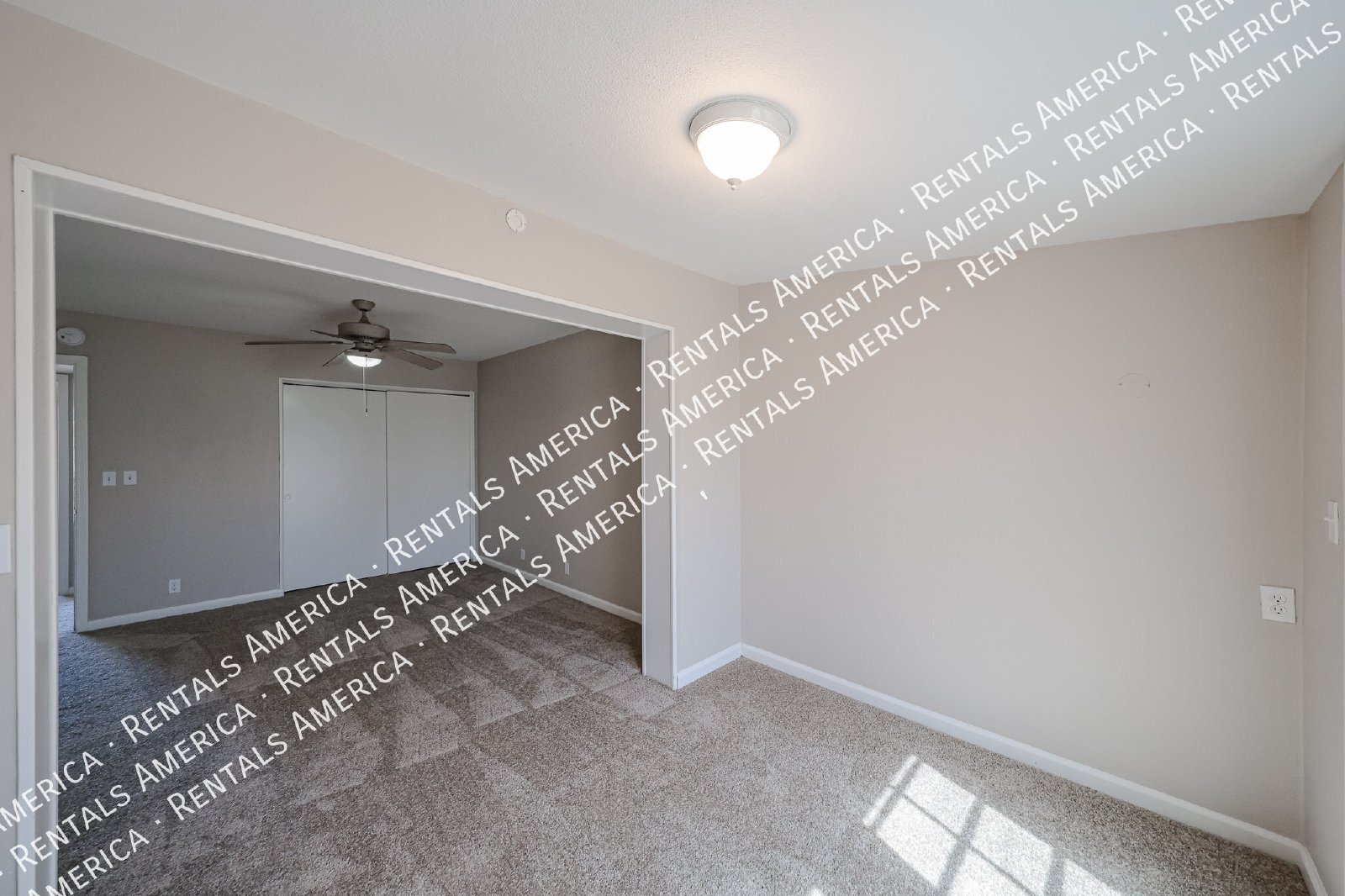 No HOA  Diving Pool  Mesa Home- 3 bedrooms 2 bath property image