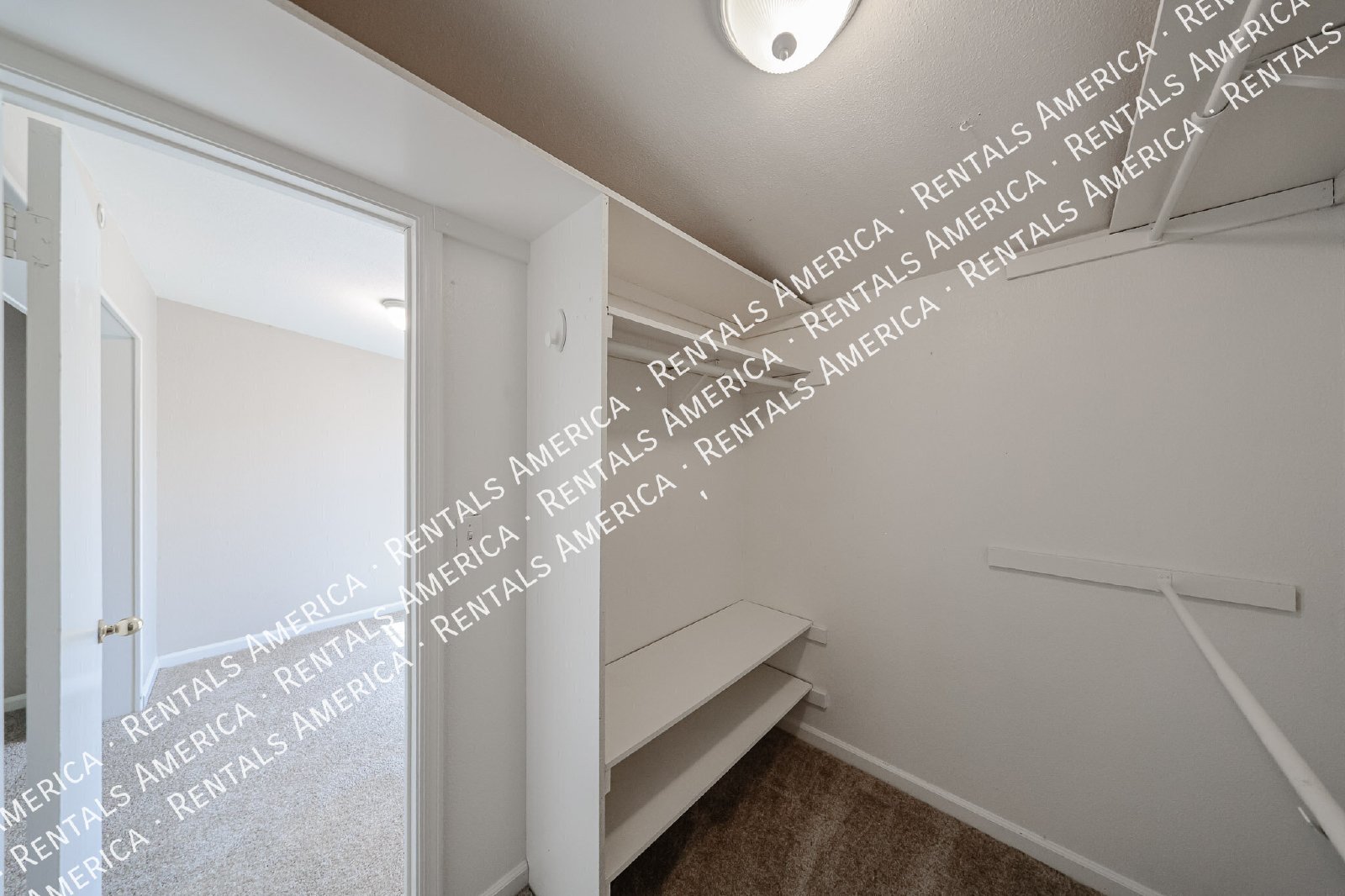No HOA  Diving Pool  Mesa Home- 3 bedrooms 2 bath property image