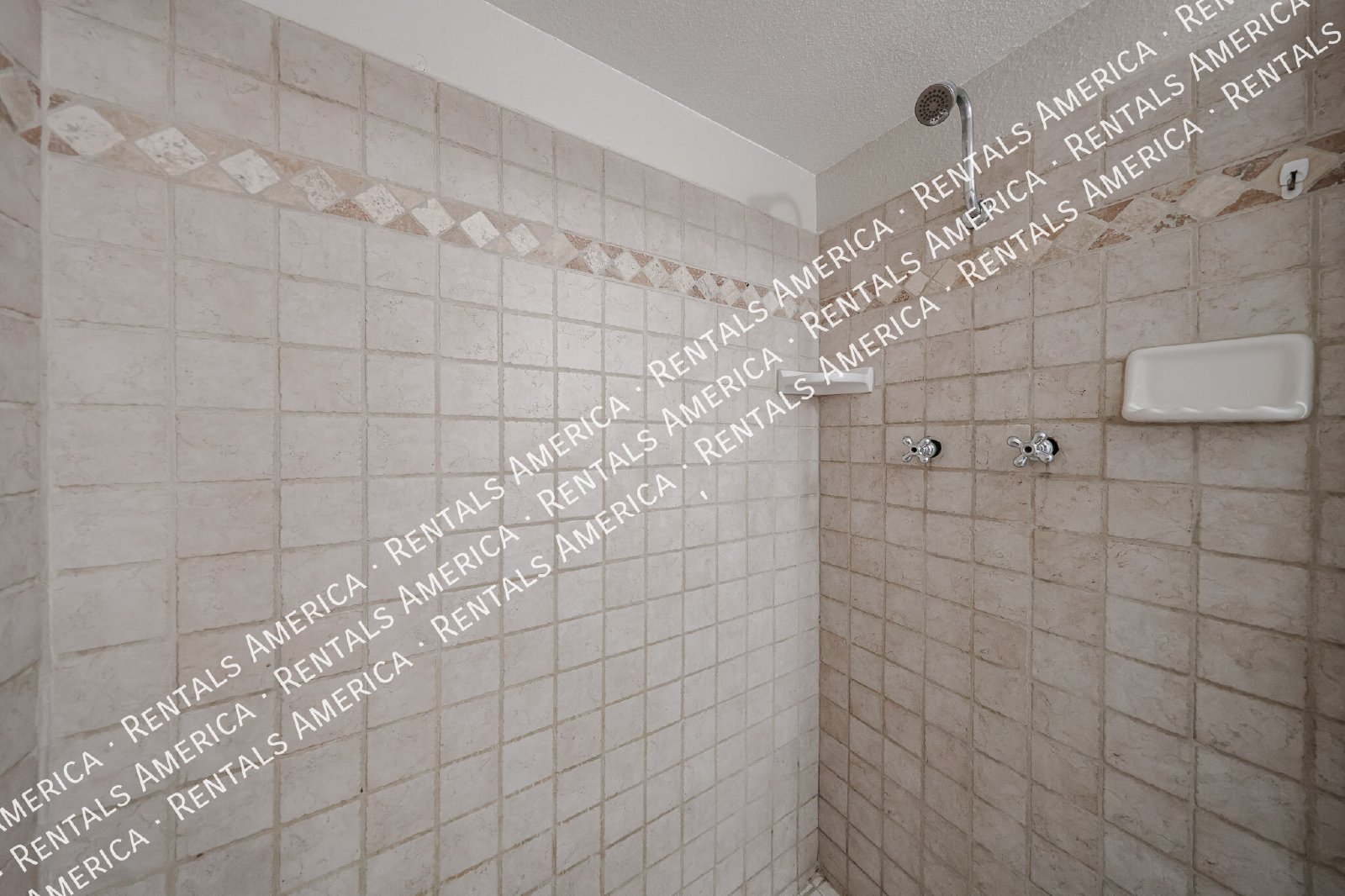 No HOA  Diving Pool  Mesa Home- 3 bedrooms 2 bath property image