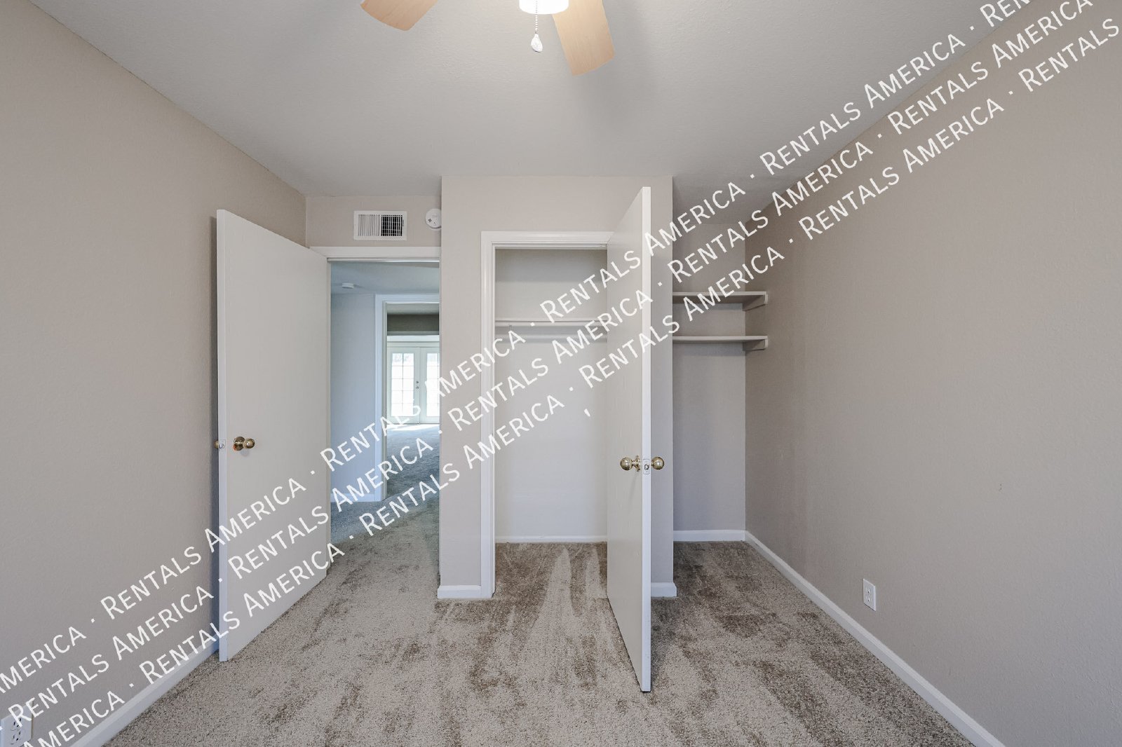 No HOA  Diving Pool  Mesa Home- 3 bedrooms 2 bath property image
