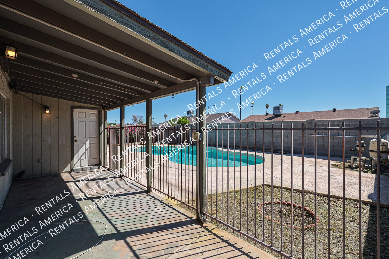 No HOA  Diving Pool  Mesa Home- 3 bedrooms 2 bath property image