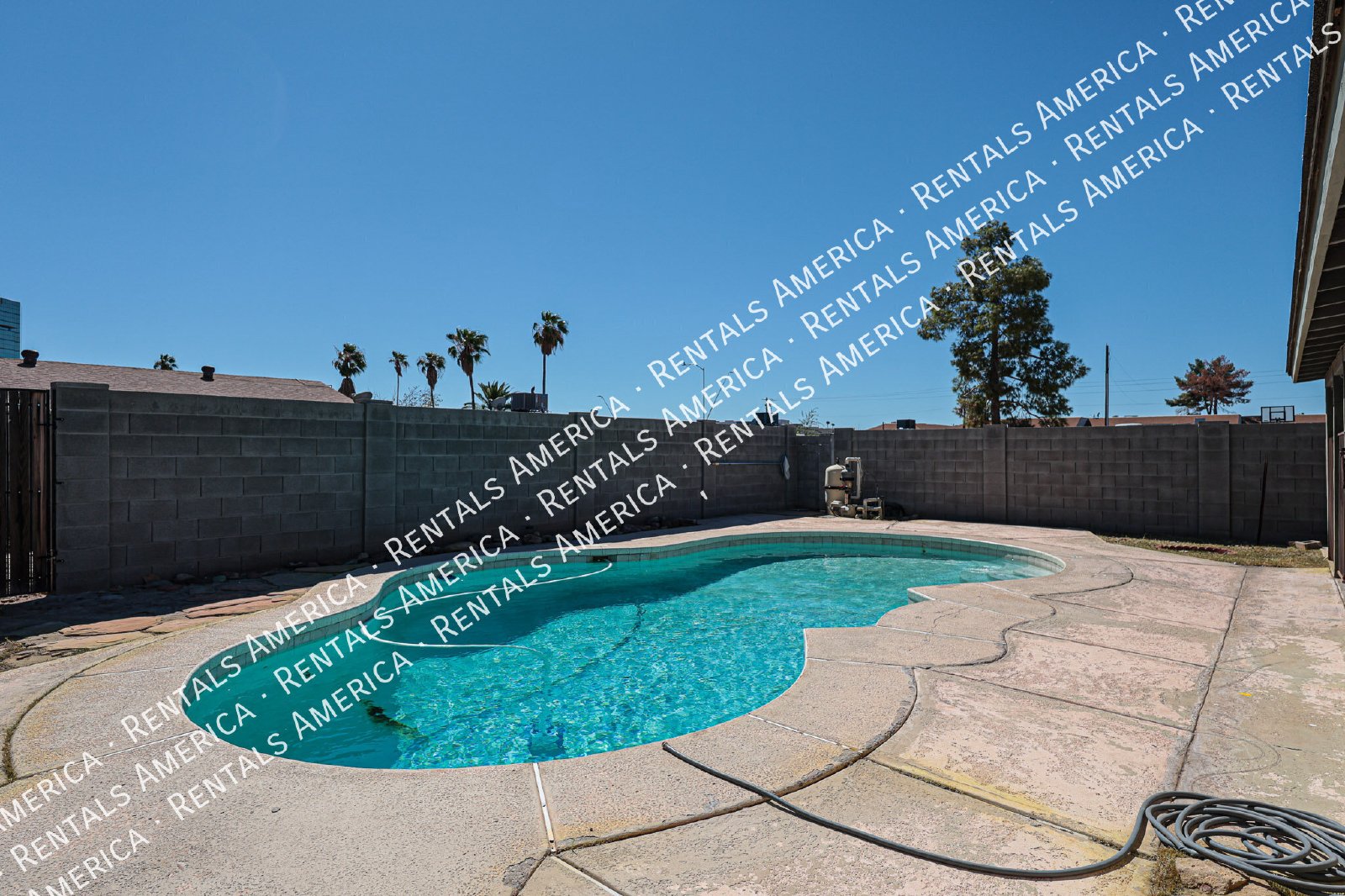 No HOA  Diving Pool  Mesa Home- 3 bedrooms 2 bath property image