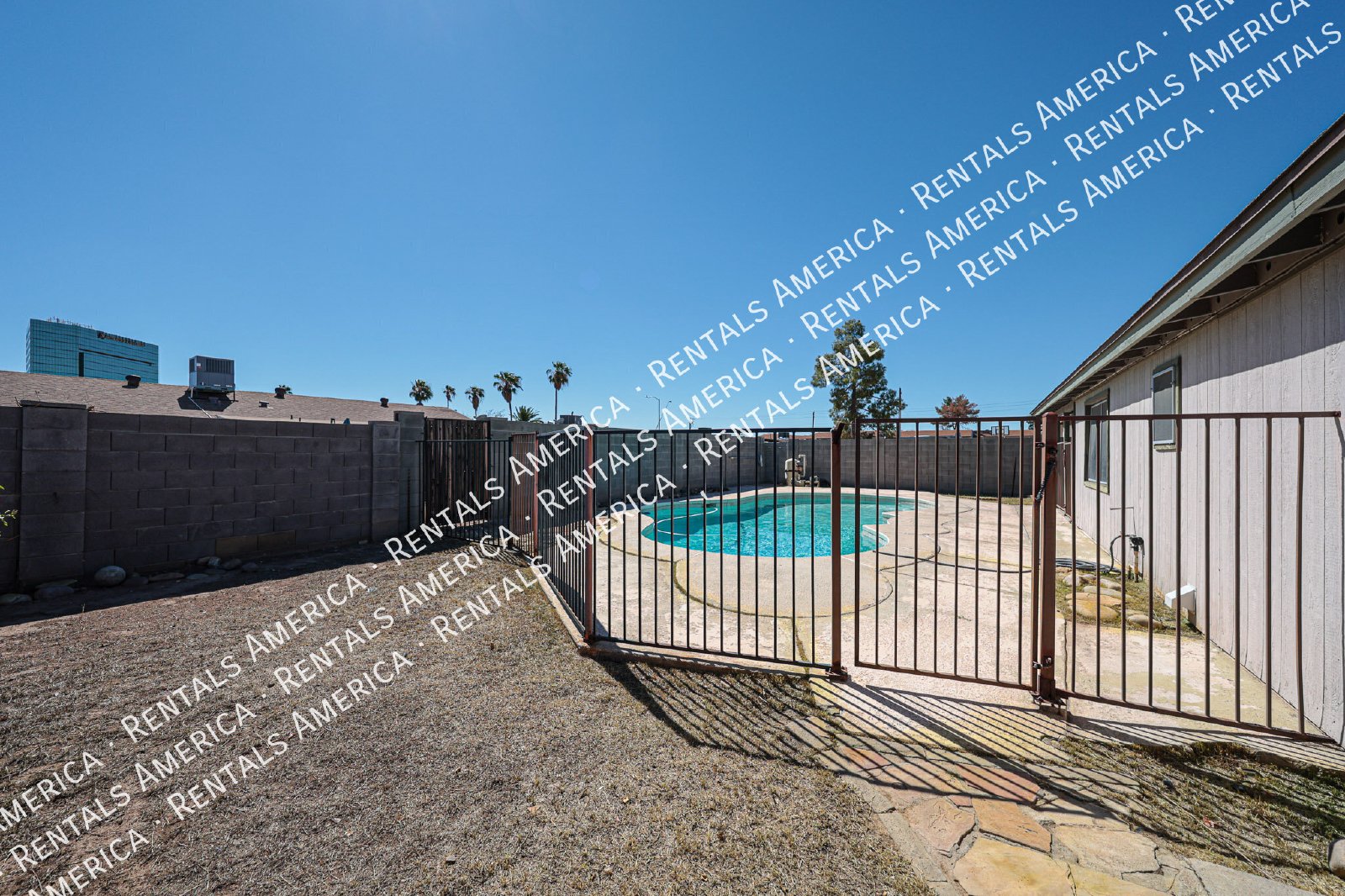 No HOA  Diving Pool  Mesa Home- 3 bedrooms 2 bath property image
