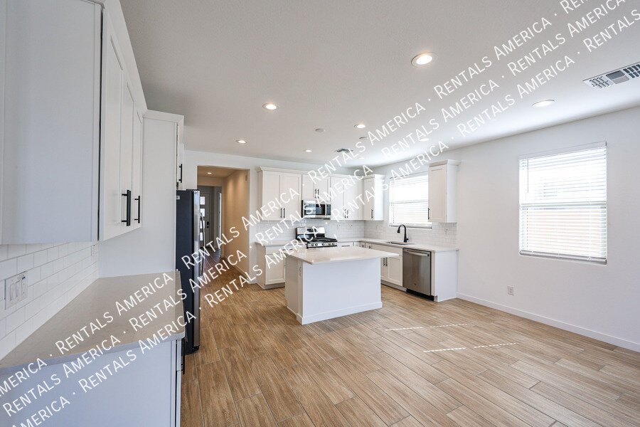 MOVE IN SPECIAL!!!! AVAILABLE NOW FOR IMMEDIATE MOVE IN property image