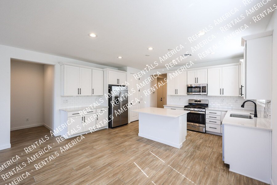 MOVE IN SPECIAL!!!! AVAILABLE NOW FOR IMMEDIATE MOVE IN property image