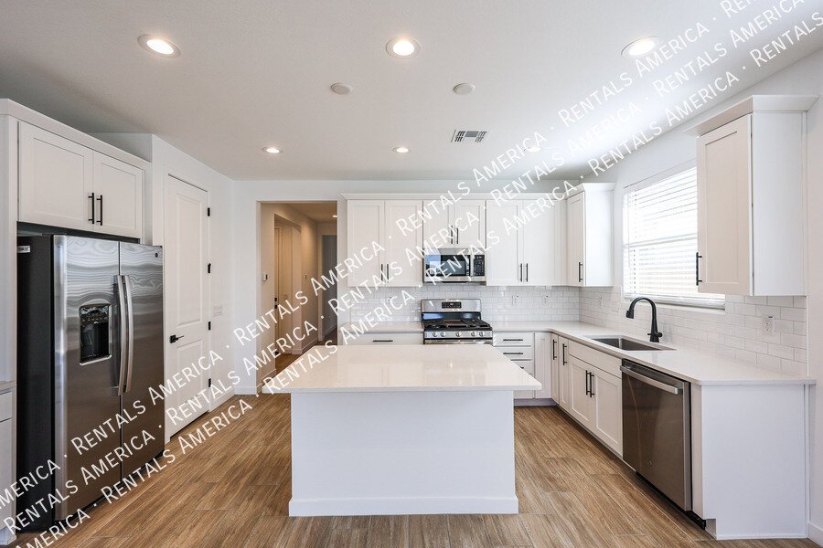 MOVE IN SPECIAL!!!! AVAILABLE NOW FOR IMMEDIATE MOVE IN property image