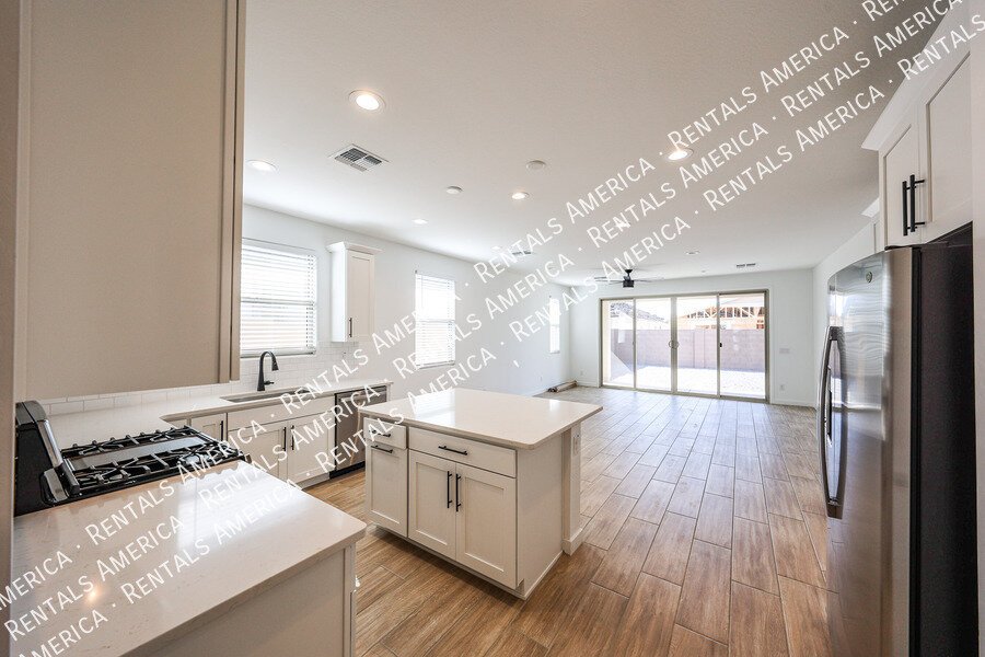 MOVE IN SPECIAL!!!! AVAILABLE NOW FOR IMMEDIATE MOVE IN property image