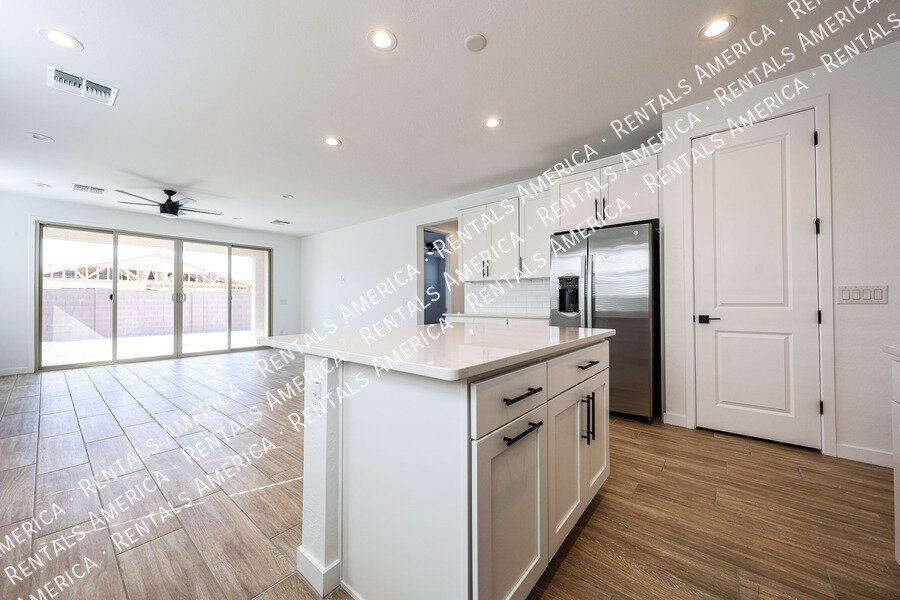 MOVE IN SPECIAL!!!! AVAILABLE NOW FOR IMMEDIATE MOVE IN property image