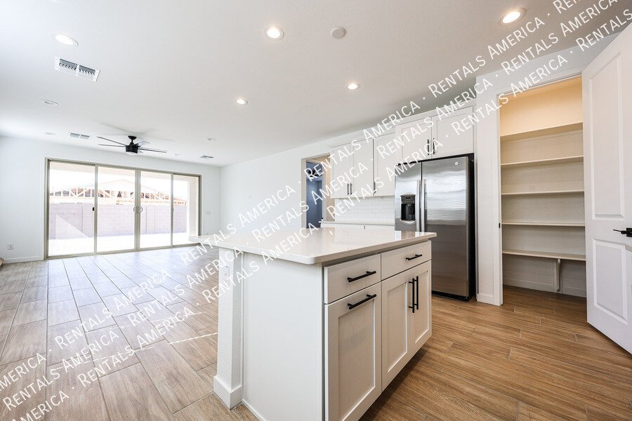 MOVE IN SPECIAL!!!! AVAILABLE NOW FOR IMMEDIATE MOVE IN property image