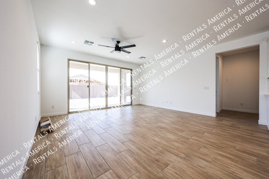 MOVE IN SPECIAL!!!! AVAILABLE NOW FOR IMMEDIATE MOVE IN property image