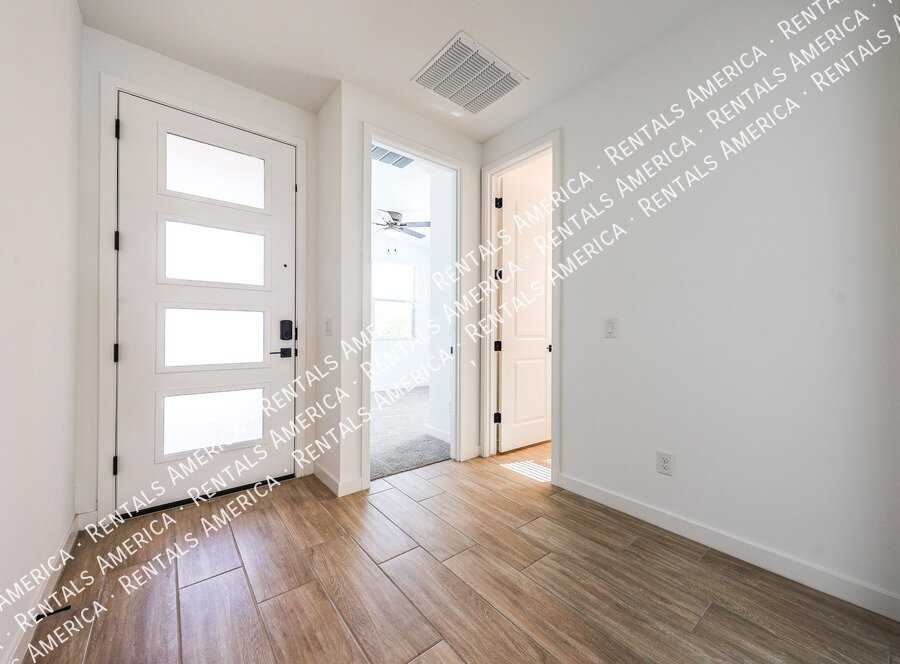 MOVE IN SPECIAL!!!! AVAILABLE NOW FOR IMMEDIATE MOVE IN property image