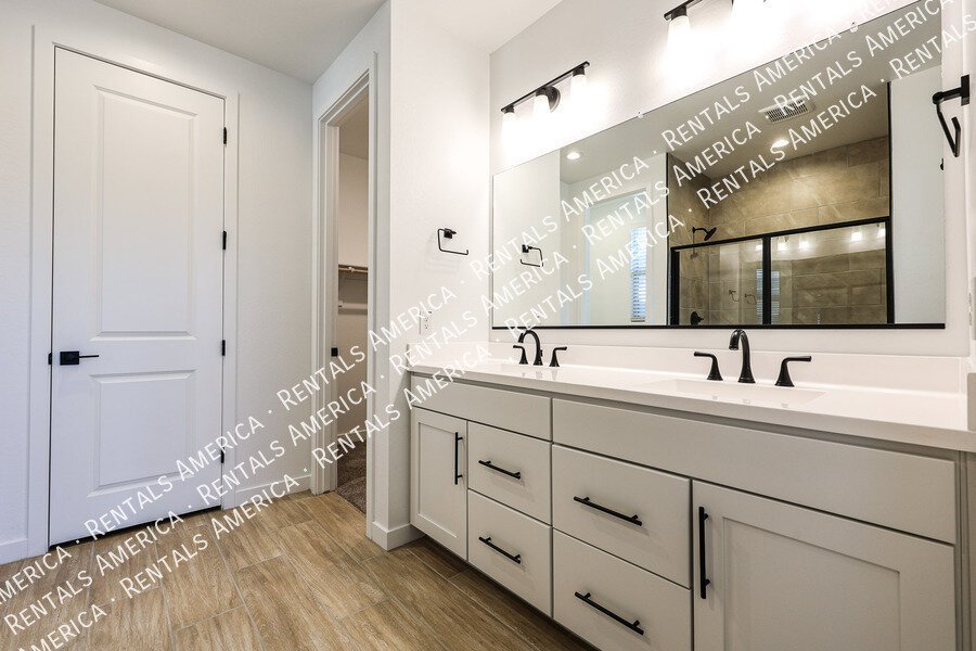 MOVE IN SPECIAL!!!! AVAILABLE NOW FOR IMMEDIATE MOVE IN property image