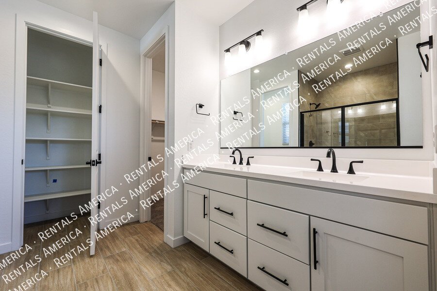 MOVE IN SPECIAL!!!! AVAILABLE NOW FOR IMMEDIATE MOVE IN property image