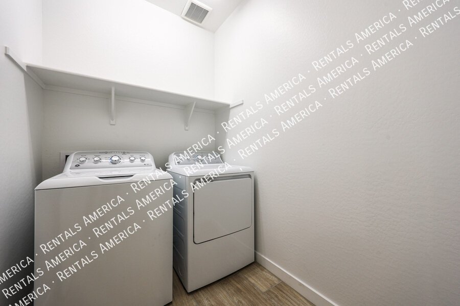 MOVE IN SPECIAL!!!! AVAILABLE NOW FOR IMMEDIATE MOVE IN property image