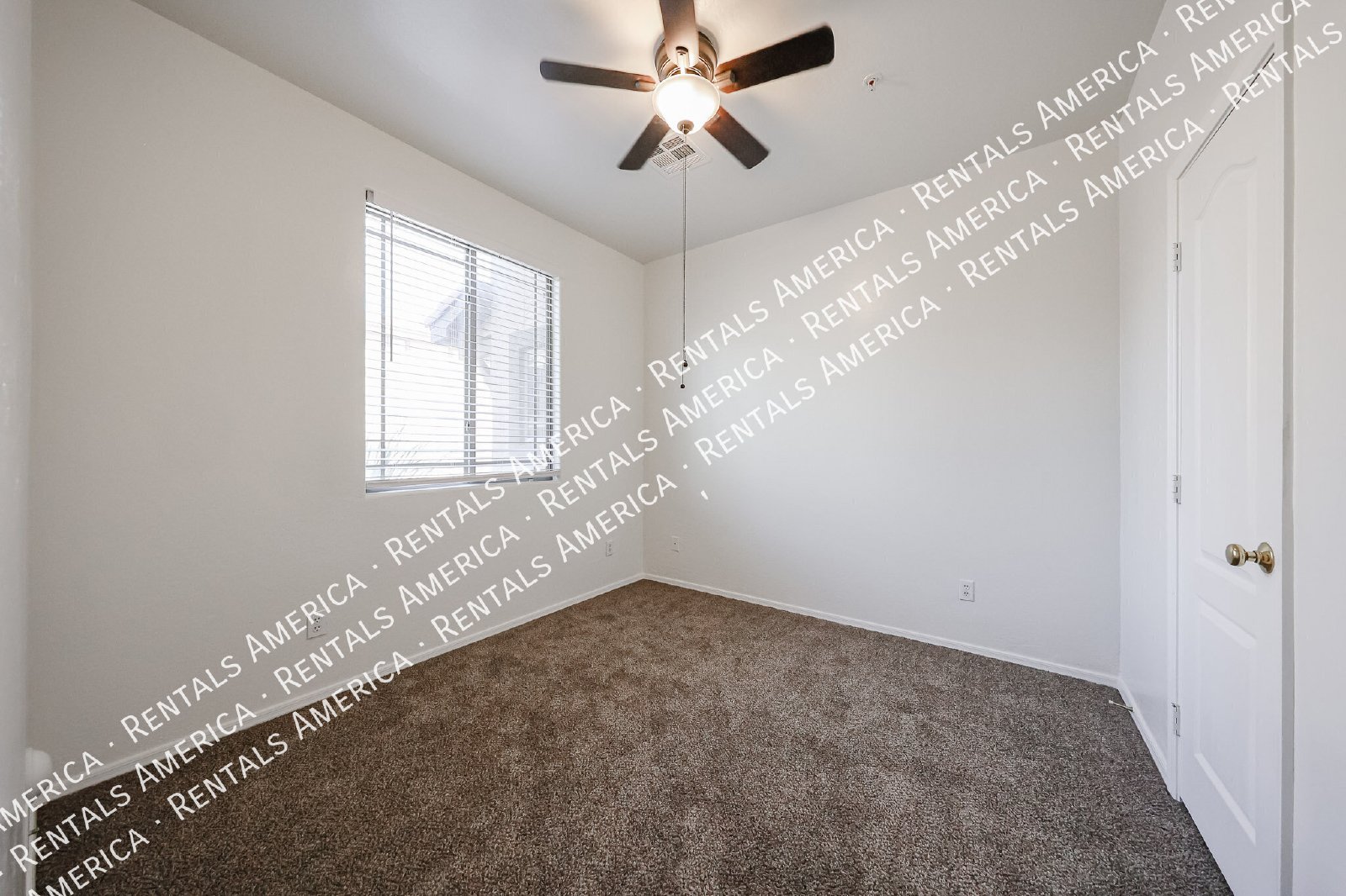 Gated Community! 3 Bedroom Townhouse w/ 2 Car Garage! property image