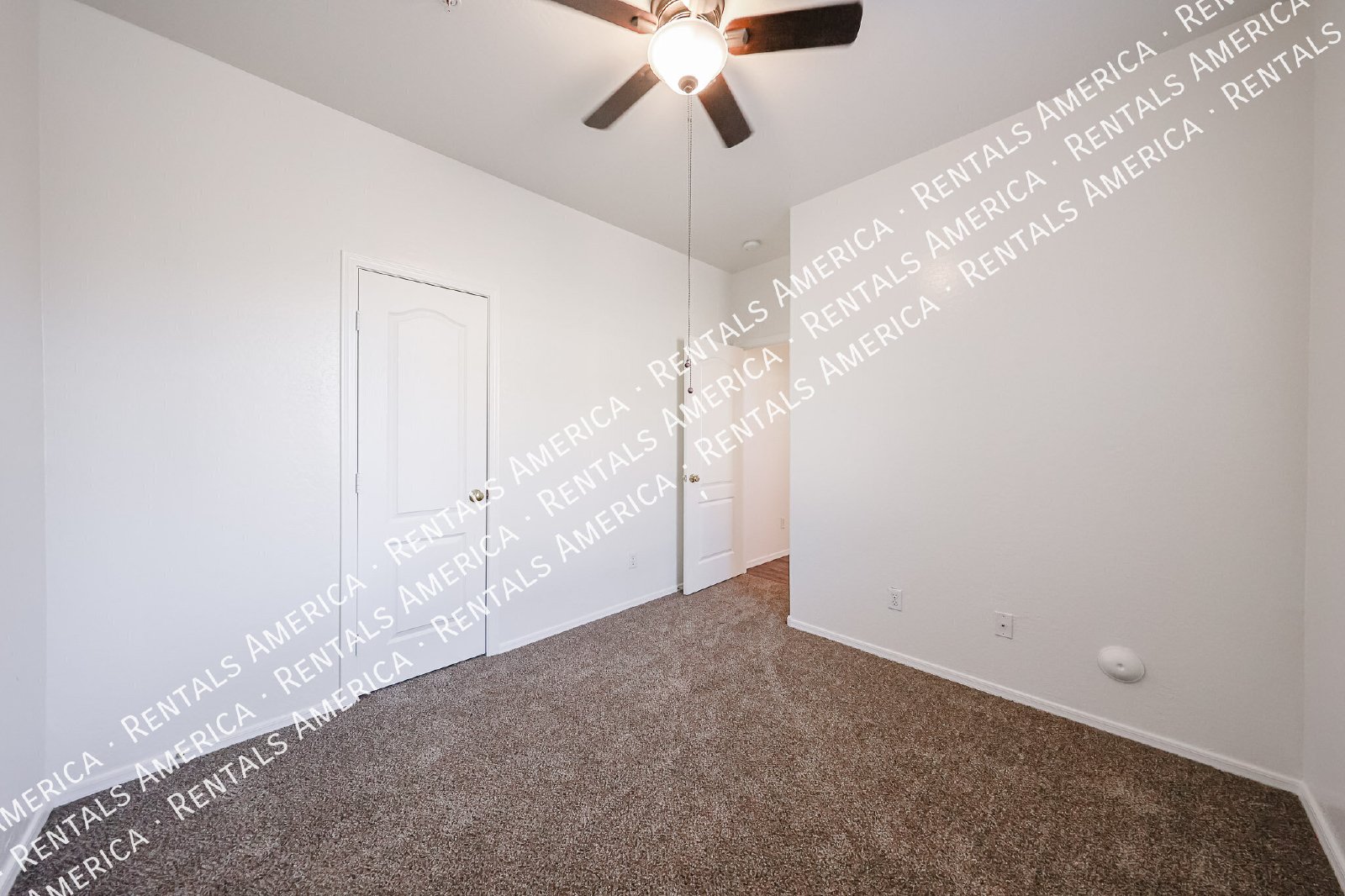 Gated Community! 3 Bedroom Townhouse w/ 2 Car Garage! property image