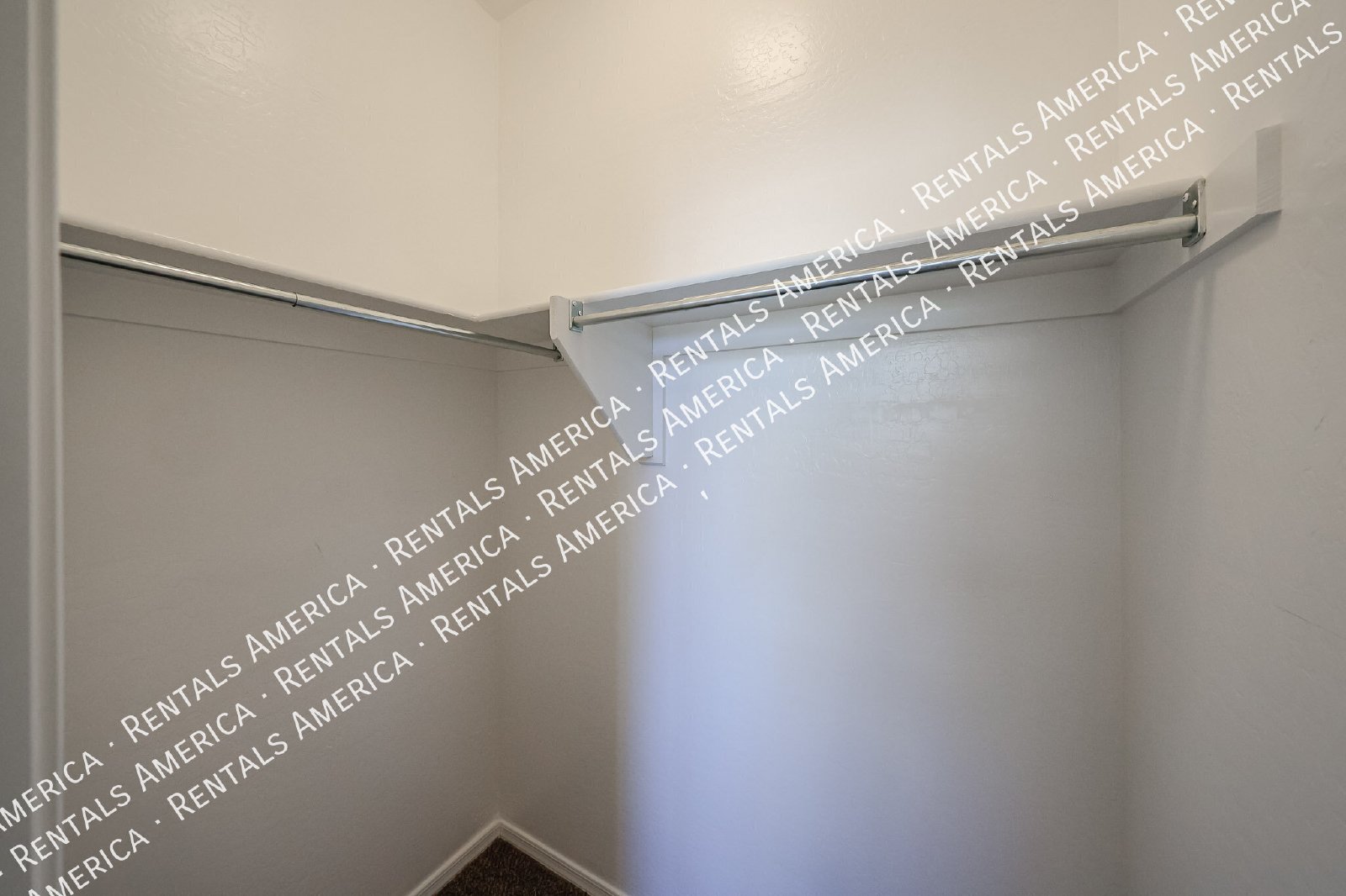 Gated Community! 3 Bedroom Townhouse w/ 2 Car Garage! property image