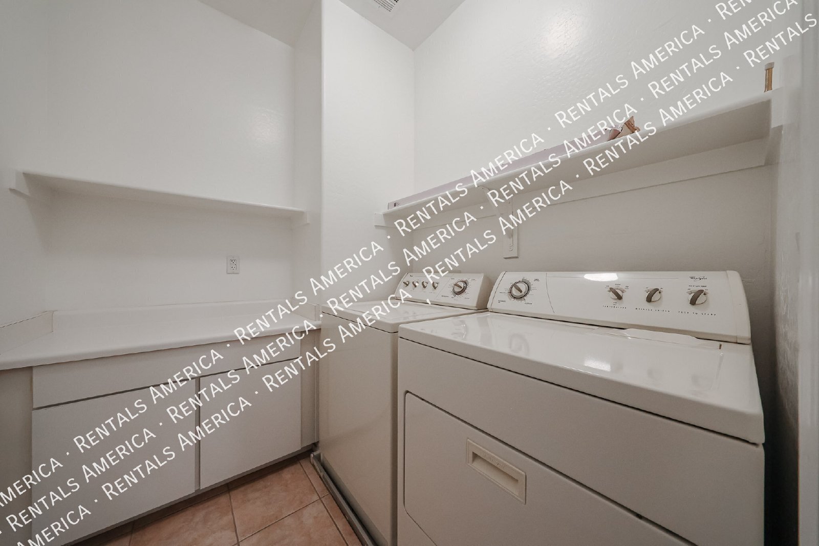 Gated Community! 3 Bedroom Townhouse w/ 2 Car Garage! property image