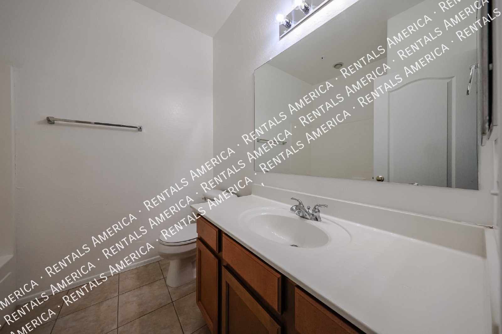 Gated Community! 3 Bedroom Townhouse w/ 2 Car Garage! property image