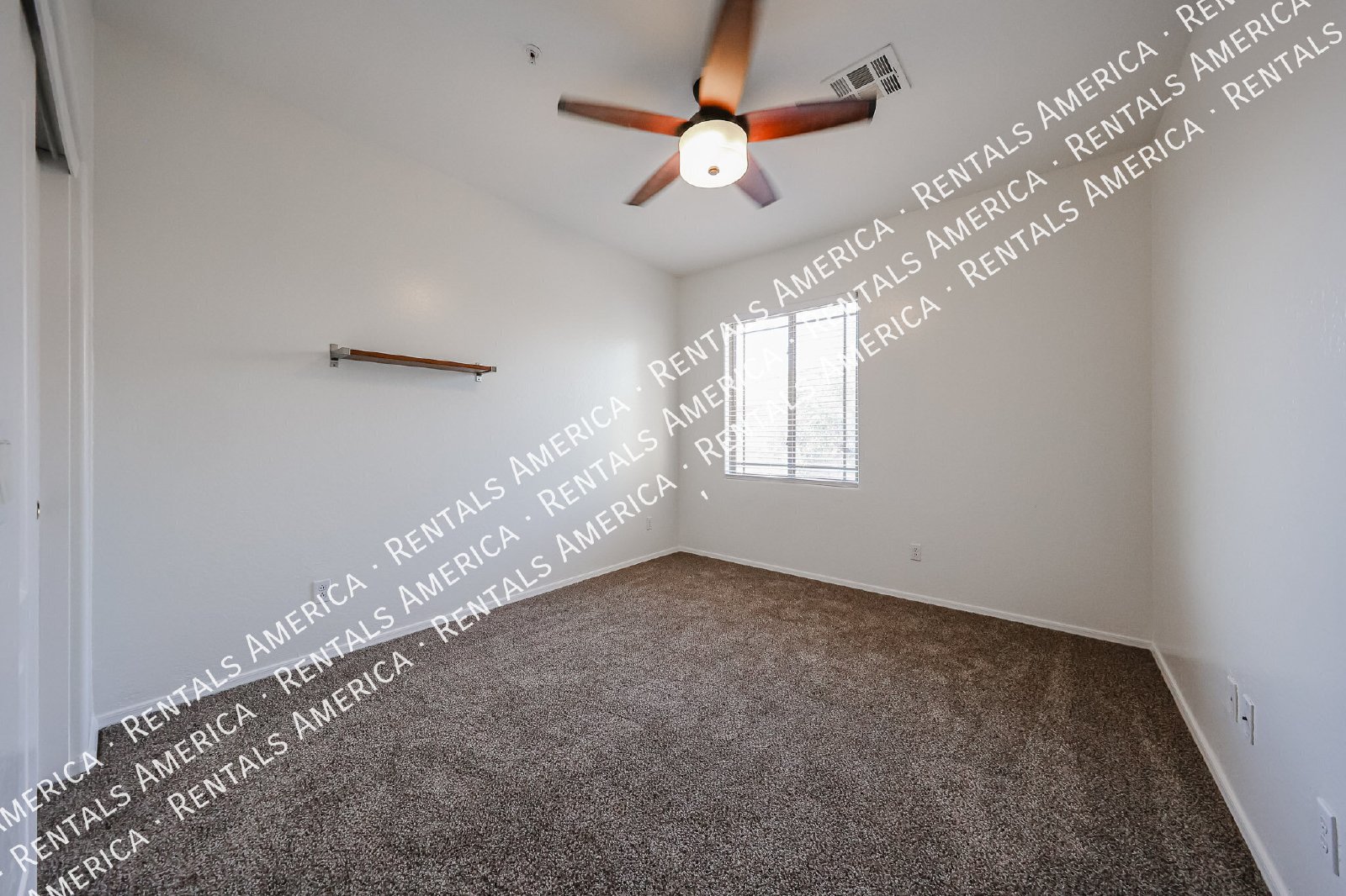 Gated Community! 3 Bedroom Townhouse w/ 2 Car Garage! property image