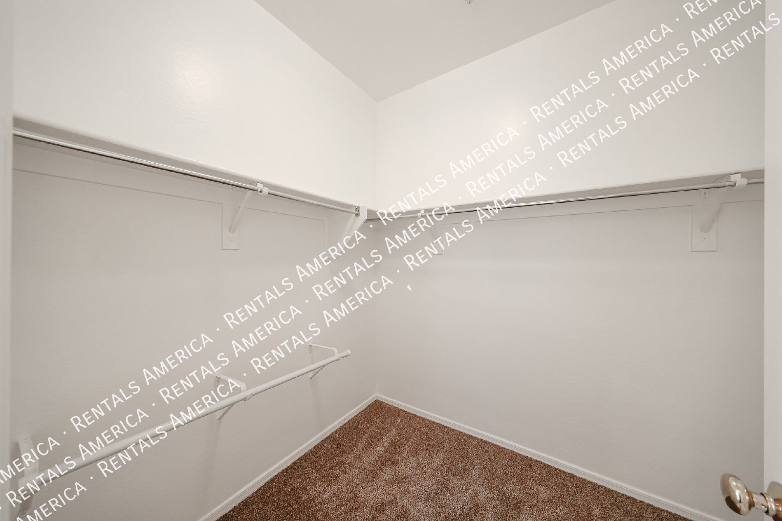 Gated Community! 3 Bedroom Townhouse w/ 2 Car Garage! property image