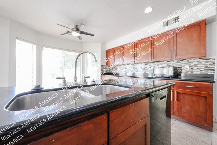 Spacious 5-Bedroom Home with Private Pool in Chandler property image