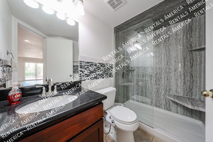 Spacious 5-Bedroom Home with Private Pool in Chandler property image