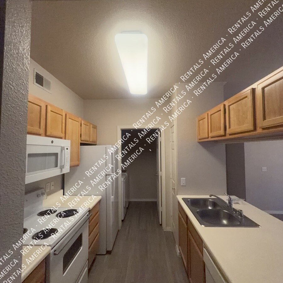 Spaciious 3RD Floor 1 BD 1BA Condo in the Gated Red Rox Community! property image