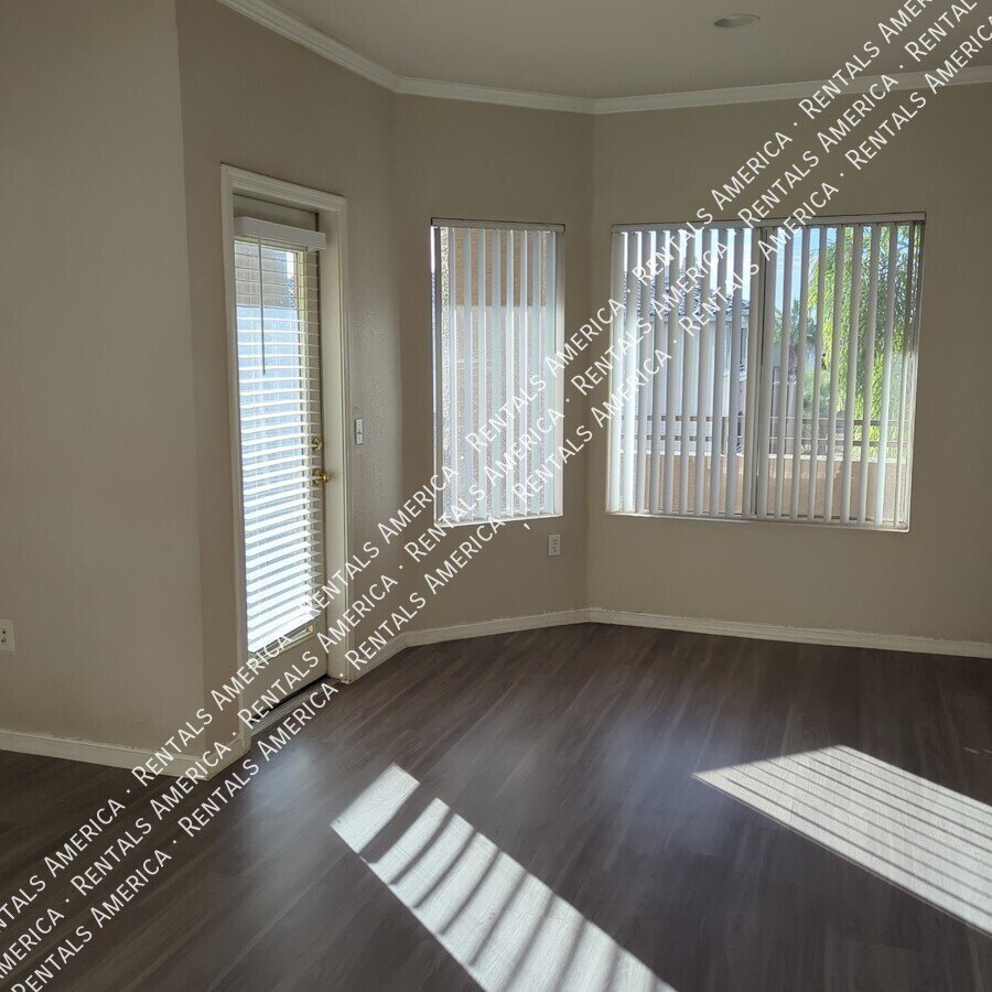 Spaciious 3RD Floor 1 BD 1BA Condo in the Gated Red Rox Community! property image
