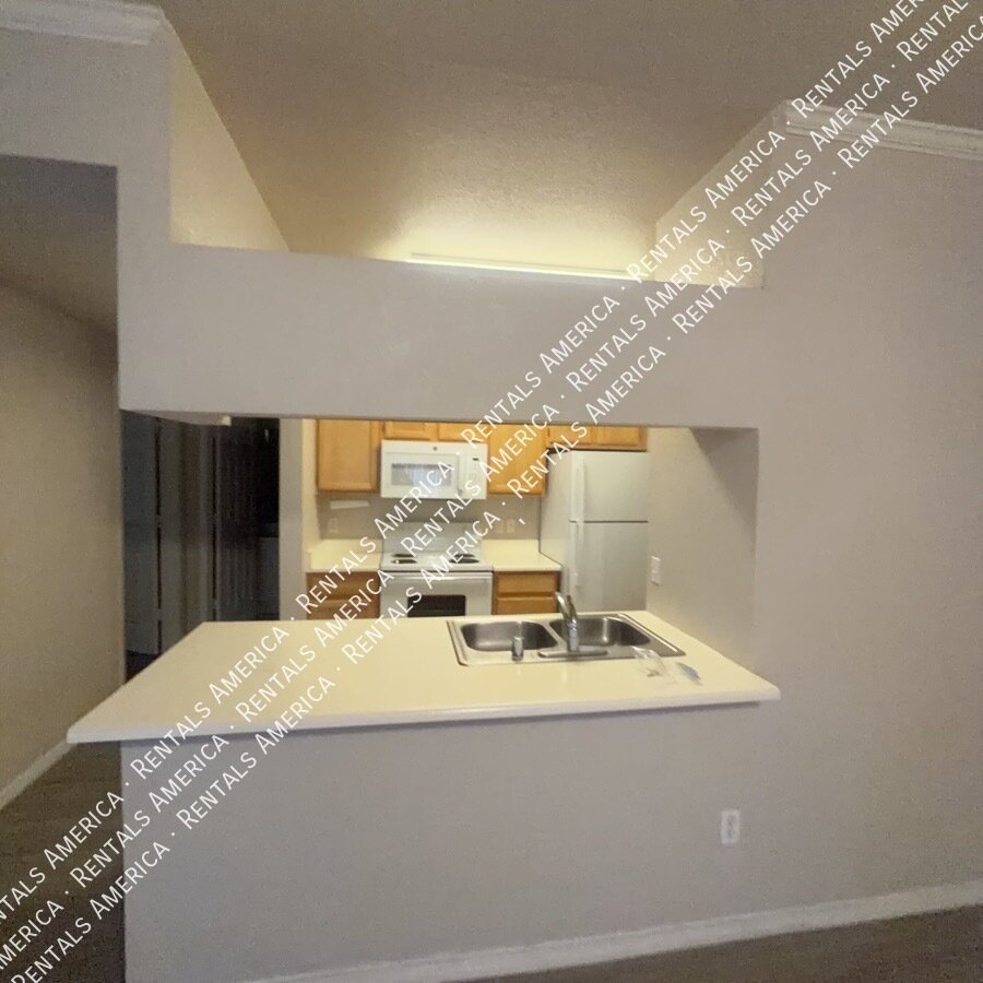 Spaciious 3RD Floor 1 BD 1BA Condo in the Gated Red Rox Community! property image