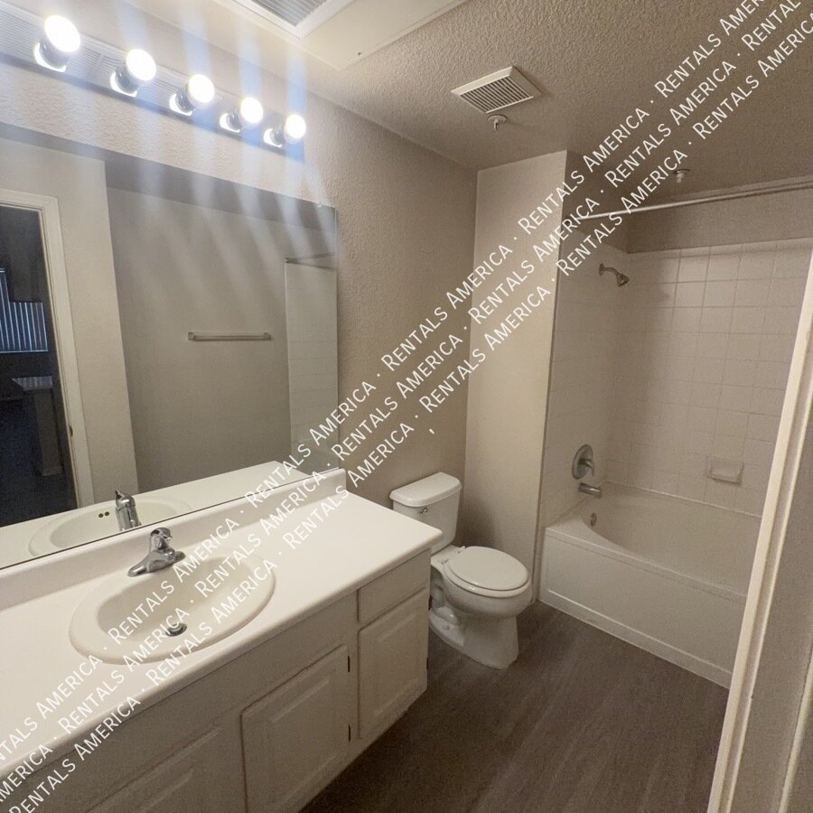 Spaciious 3RD Floor 1 BD 1BA Condo in the Gated Red Rox Community! property image