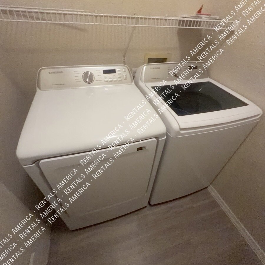 Spaciious 3RD Floor 1 BD 1BA Condo in the Gated Red Rox Community! property image
