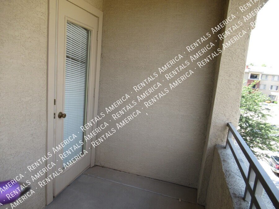 Spaciious 3RD Floor 1 BD 1BA Condo in the Gated Red Rox Community! property image