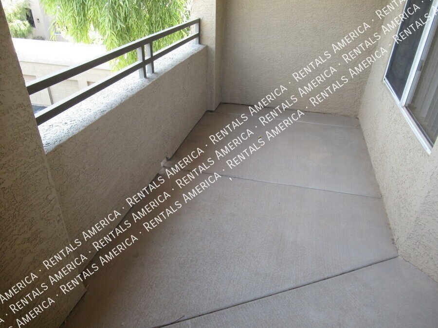 Spaciious 3RD Floor 1 BD 1BA Condo in the Gated Red Rox Community! property image