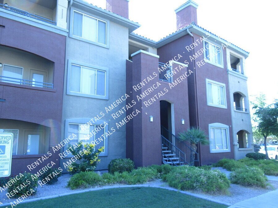 Spaciious 3RD Floor 1 BD 1BA Condo in the Gated Red Rox Community! property image