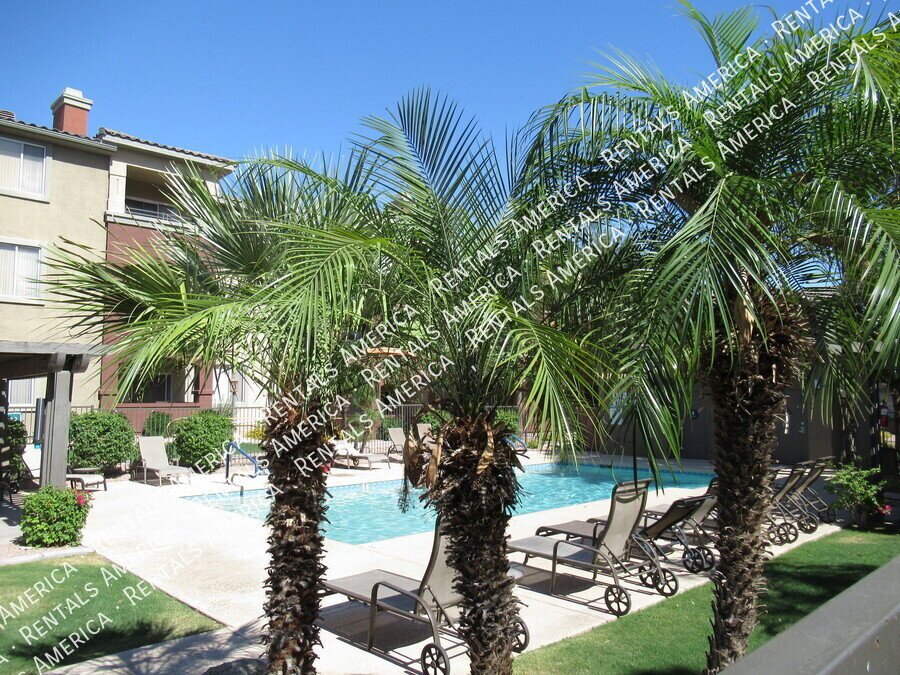 Spaciious 3RD Floor 1 BD 1BA Condo in the Gated Red Rox Community! property image