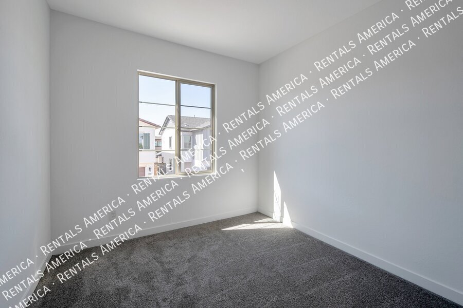4 BEDROOM IN EASTMARK property image