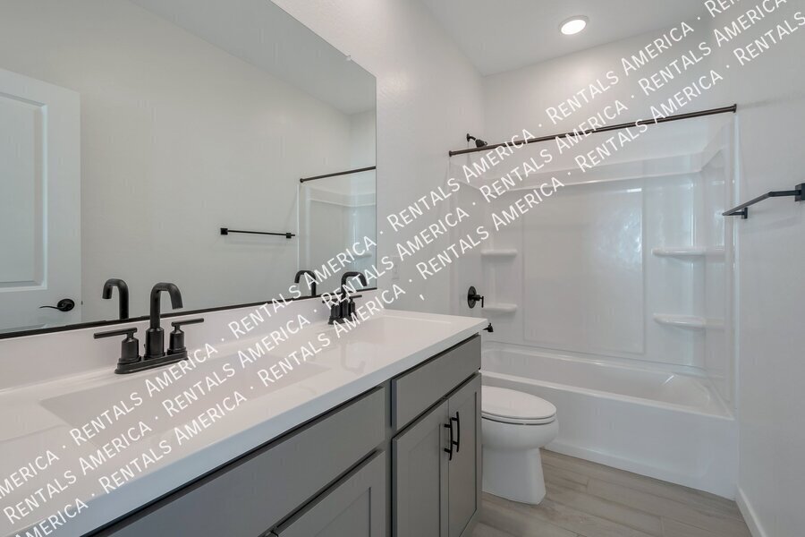 4 BEDROOM IN EASTMARK property image