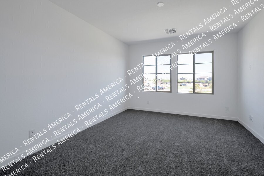4 BEDROOM IN EASTMARK property image