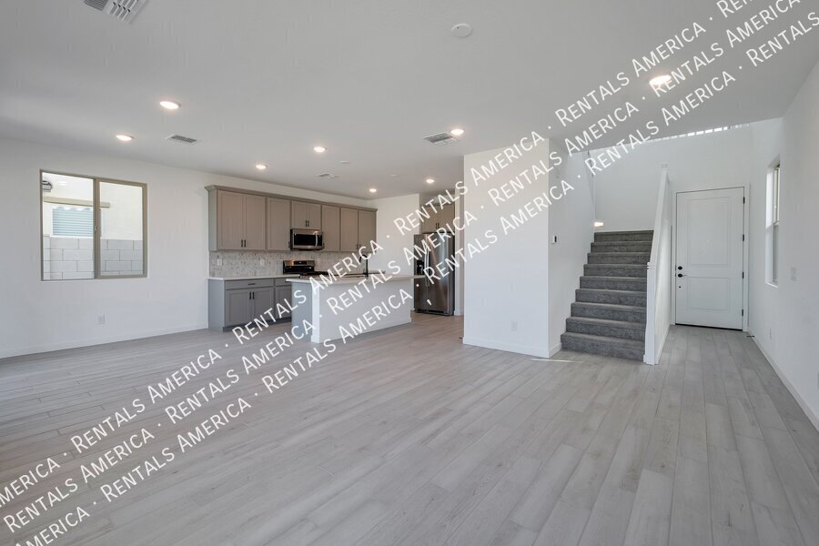 4 BEDROOM IN EASTMARK property image
