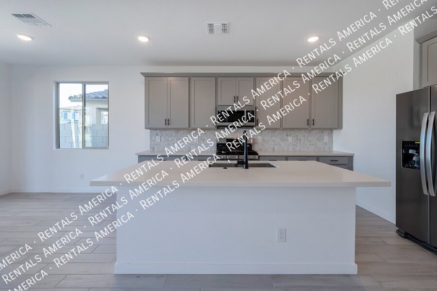 4 BEDROOM IN EASTMARK property image
