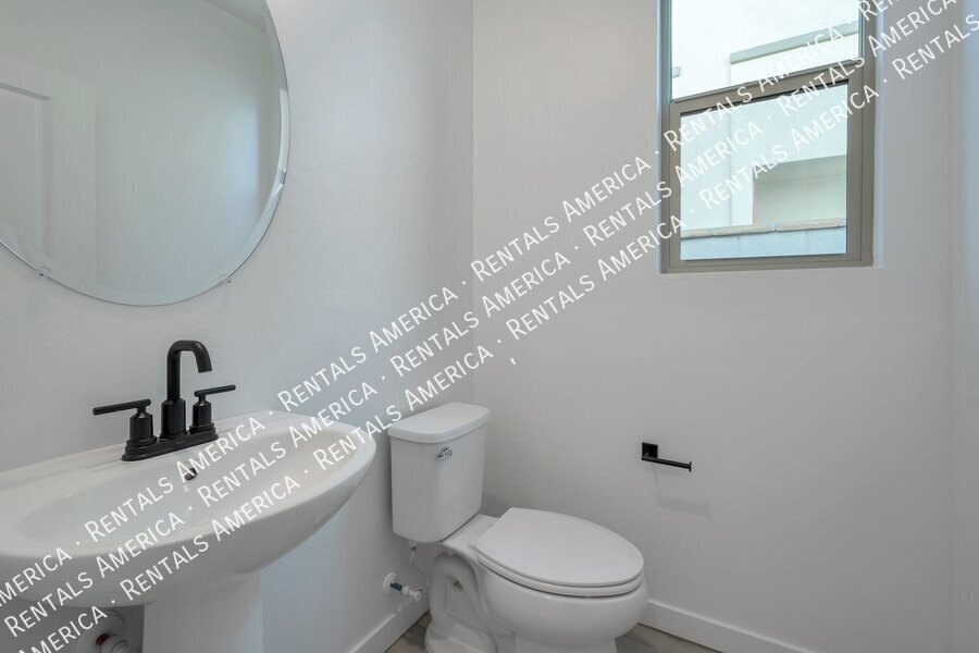 4 BEDROOM IN EASTMARK property image