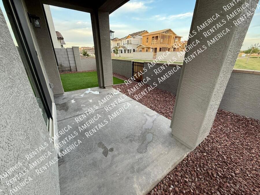 4 BEDROOM IN EASTMARK property image