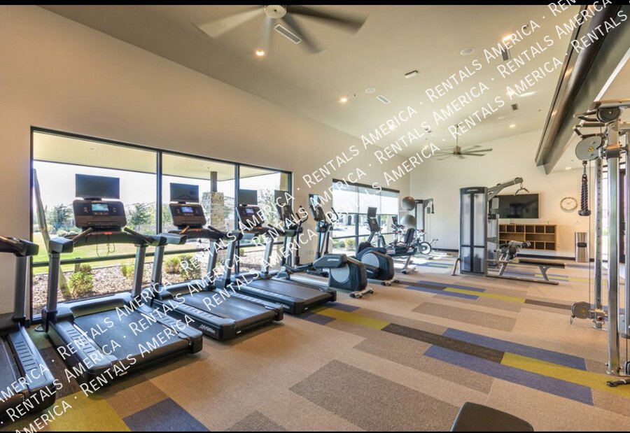 4 BEDROOM IN EASTMARK property image