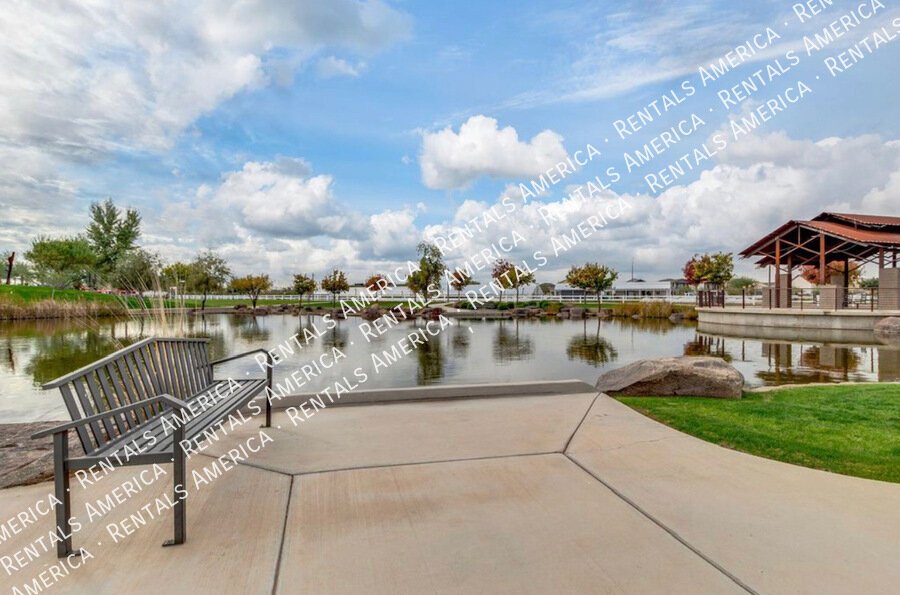 4 BEDROOM IN EASTMARK property image